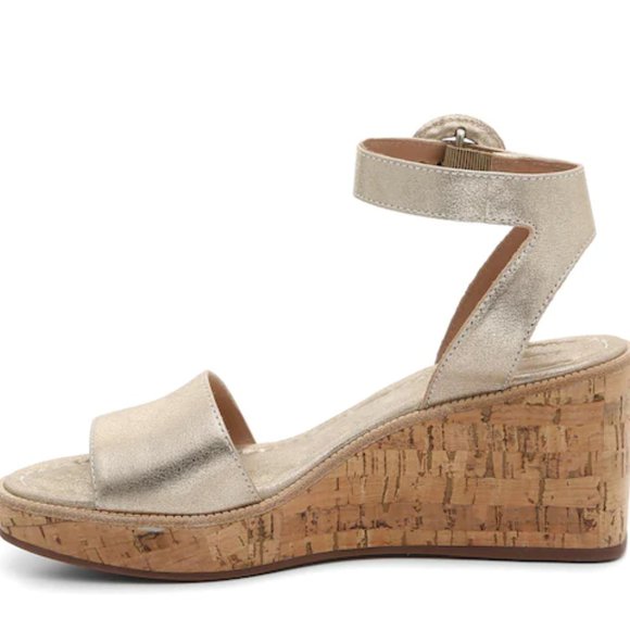 New in Box Bernardo Wedge Sandals - Picture 3 of 7